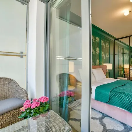 Navigator- Nadmorskie Tarasy Port קולובז'ג